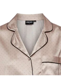Pyjama long rose pâle à pois à col cranté taille élastiquée et coupe droite fluide
