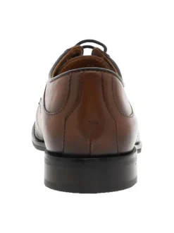 Richelieu en cuir cognac à semelle plate avec une fermeture à lacets