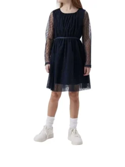Robe courte bleue marine en tulle à pois avec une coupe droite et un col rond