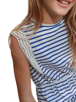 Robe courte en coton blanche rayée avec une coupe droite et un col rond