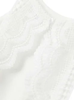 Robe courte en coton blanche unie avec une coupe droite fluide à bretelles