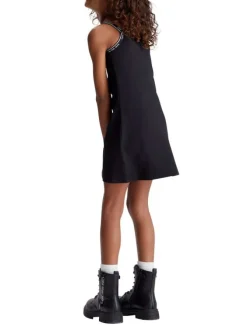 Robe courte noire unie avec une coupe trapèze un col rond et des bretelles