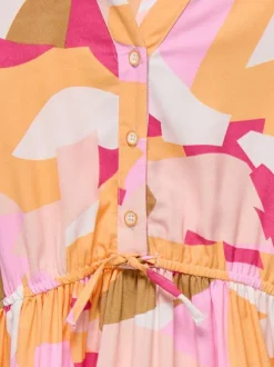 Robe courte pêche à imprimé camouflage à coupe cintrée, col v et manches courtes