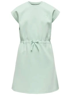 Robe courte vert d'eau unie pourvue d'une coupe évasée et d'un col rond
