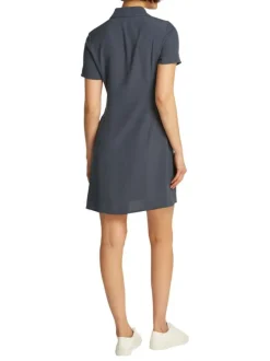 Robe chemise courte bleue ardoise unie avec une coupe cintrée et fluide