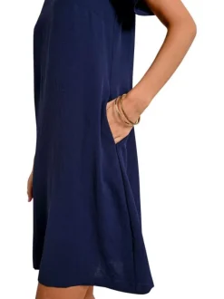 Robe courte avec des manches courtes marine unie une coupe droite et un col rond