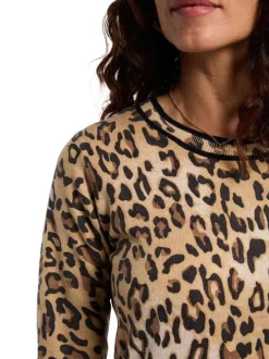 Robe courte beige à motif léopard avec une coupe moulante et un col rond