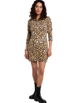 Robe courte beige à motif léopard avec une coupe moulante et un col rond