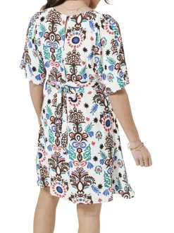 Robe courte blanche imprimée avec une coupe droite et un col v