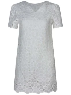 Robe courte blanche unie avec une coupe droite et un col rond
