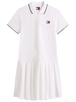 Robe courte blanche unie avec une coupe trapèze et un col polo