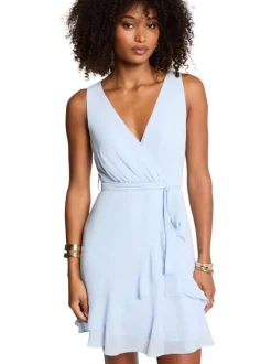 Robe courte bleue claire unie avec une coupe évasée et un décolleté cache-coeur