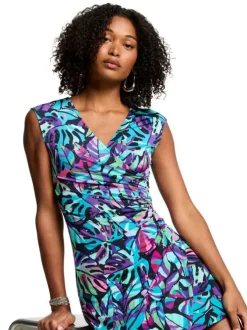 Robe courte bleue fleurie à coupe ajustée avec un col cache-coeur