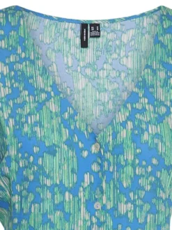 Robe courte bleue mouchetée à coupe ajustée col v et à manches courtes