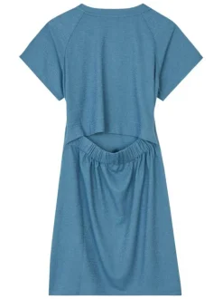 Robe courte bleu moyen coupe droite fluide à col rond et manches courtes