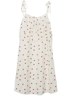 Robe courte écrue avec des motifs de fraises une coupe droite et un col carré