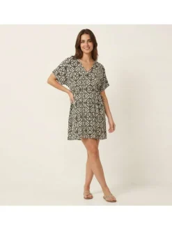 Robe courte écrue à motifs avec un col V et des manches courtes