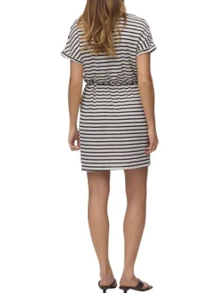 Robe courte écrue à rayures bleues marine avec un col v et un lien à la taille