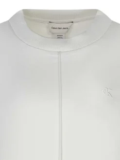 Robe courte écrue unie avec une coupe trapèze et un col rond