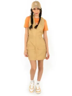Robe courte en coton biologique beige unie coupe cintrée col v
