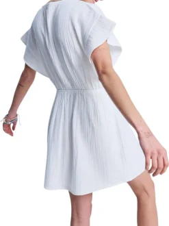Robe courte en coton biologique blanche pourvue d'une coupe cintrée
