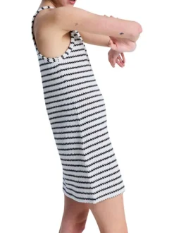 Robe courte en coton blanche et noire à coupe droite pourvue d'un col rond
