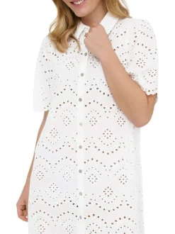 Robe courte en coton blanche unie pourvue de broderie anglaise