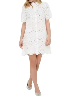 Robe courte en coton blanche unie pourvue de broderie anglaise