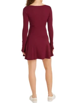 Robe courte en coton bordeaux côtelée à coupe patineuse et à col rond boutonné