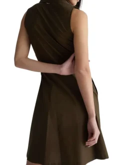 Robe courte en coton kaki avec une coupe ajustée et un col italien