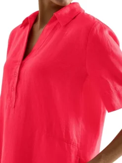 Robe courte en lin rouge unie pourvue de manches courtes et d'un col polo