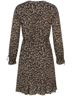 Robe courte fleurie avec une coupe droite un col v et des manches longues