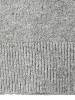 Robe courte grise effet lainage pourvue d'un col roulé et de manches longues