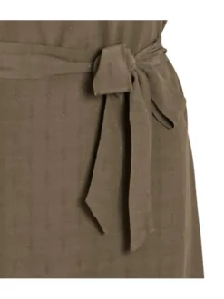 Robe courte kaki unie avec une coupe regular fit un col v et à manches courtes