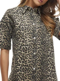 Robe courte léopard en faux denim à coupe droite et à col à revers