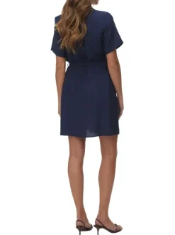 Robe courte marine à coupe droite pourvue d'un col v et de manches courtes