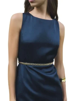 Robe courte marine unie avec une coupe cintrée et un col rond