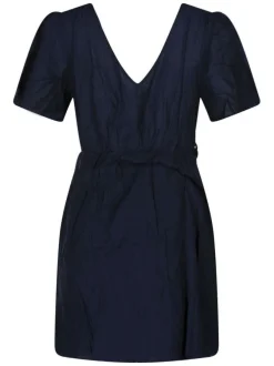 Robe courte marine unie avec une coupe droite un col v et des manches courtes