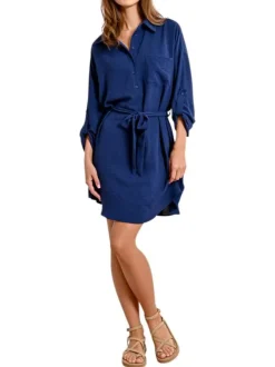 Robe courte marine unie avec une coupe droite un et col à revers