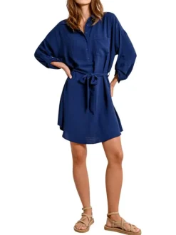 Robe courte marine unie avec une coupe droite un et col à revers