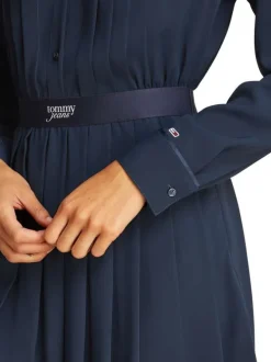 Robe courte marine unie plissée et cintrée à col à revers et manches longues