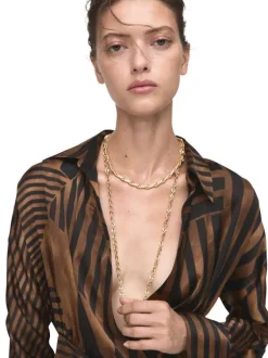 Robe courte marron rayée à coupe ajustée avec un col chemise