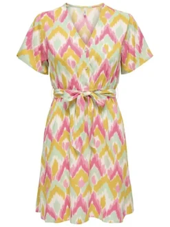 Robe courte multicolore imprimée avec un col v et une ceinture à nouer