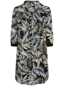 Robe courte noire avec une coupe patineuse un col italien et des manches 3/4