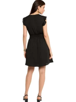 Robe courte noire coupe cintrée pourvue d'un col v croisé effet drapé
