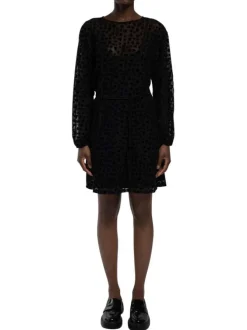 Robe courte noire en voile à coeurs et à coupe ajustée avec une ceinture