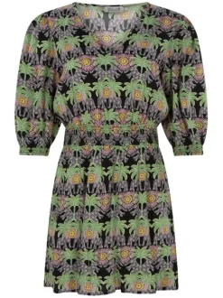 Robe courte noire fleurie avec une coupe évasée col v et à manche 3/4