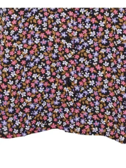 Robe courte noire fleurie à manches courtes avec une coupe évasée et un col v