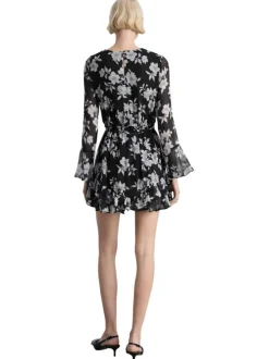Robe courte noire imprimée avec une coupe droite à col rond
