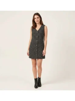 Robe courte noire tweed avec une coupe droite et une fermeture boutonnée